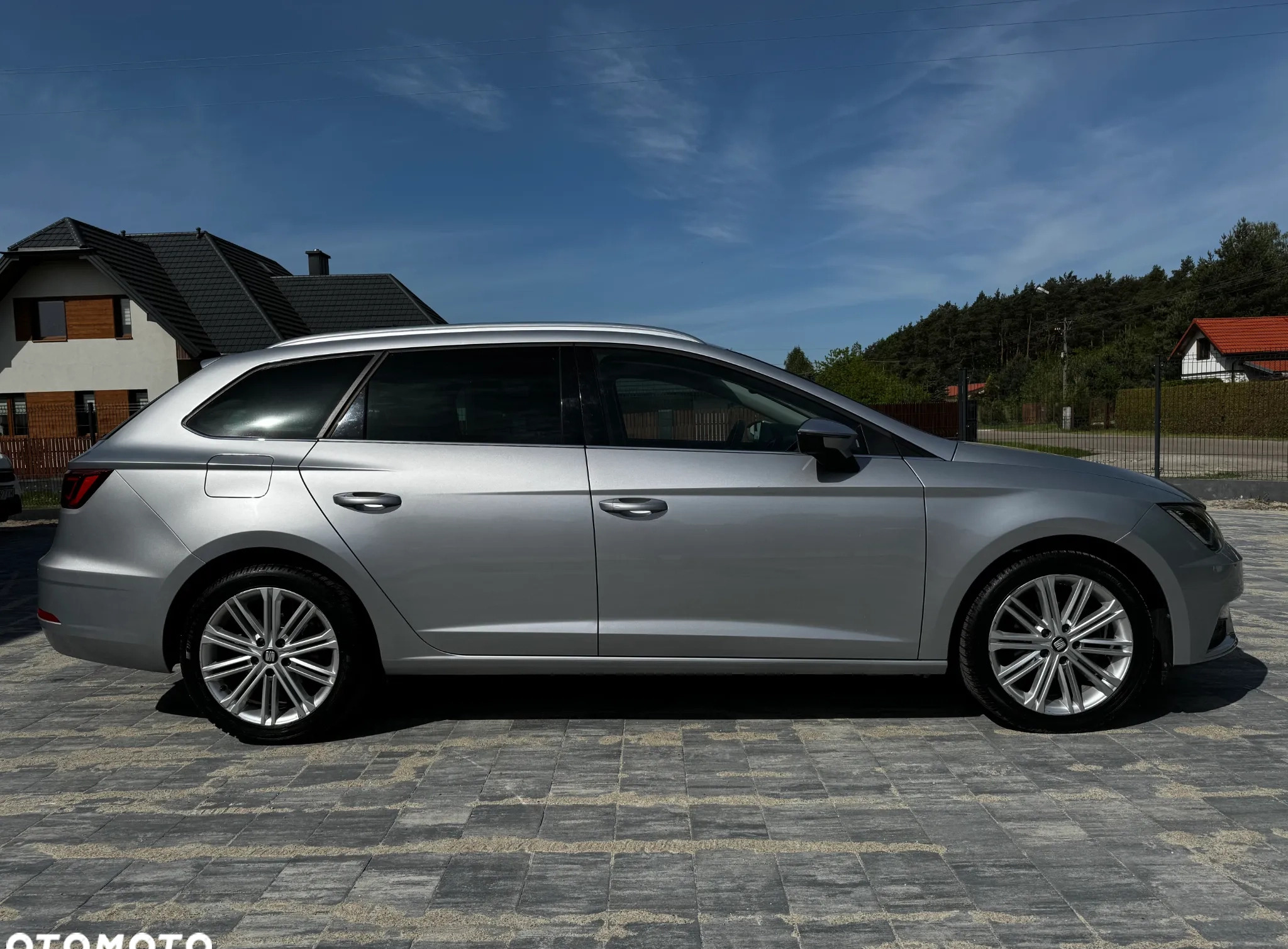 Seat Leon cena 64900 przebieg: 105800, rok produkcji 2019 z Szydłowiec małe 562